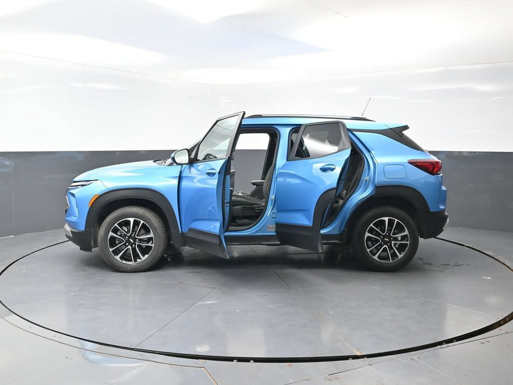Used 2025 Chevrolet TrailBlazer LT AWD/4WD image 59