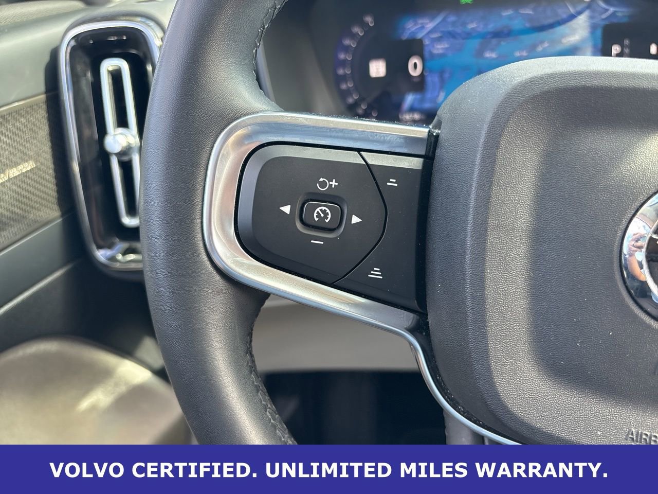 Certified 2023 Volvo XC40 B5 Ultimate w/ Protection Package Premier image 24