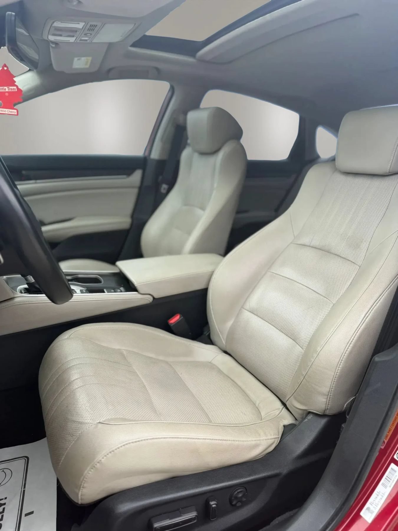 Used 2018 Honda Accord Touring image 11
