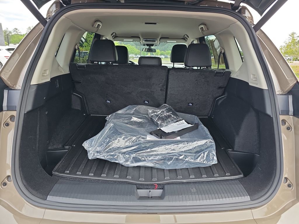 Used 2025 Nissan Rogue SV image 15