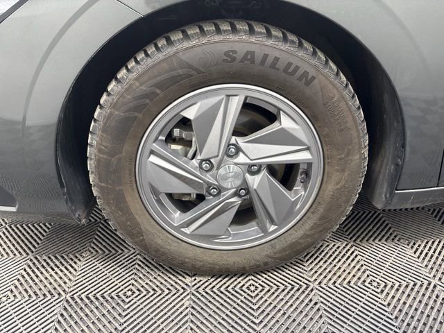 Used 2025 Hyundai Elantra SE image 10