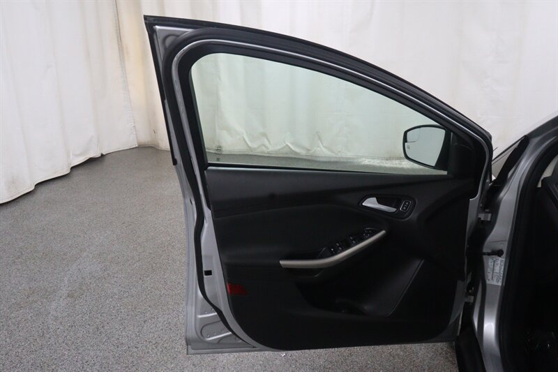 Used 2017 Ford Focus Titanium FWD image 20
