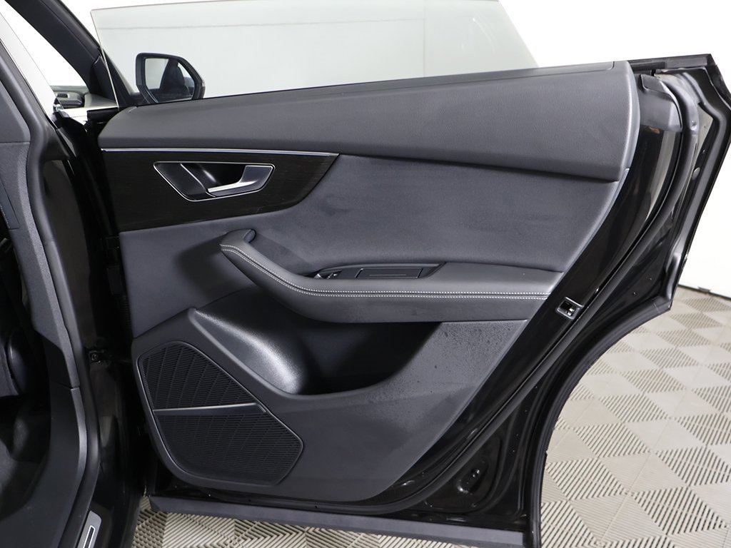 Used 2024 Audi Q8 Premium Plus image 28