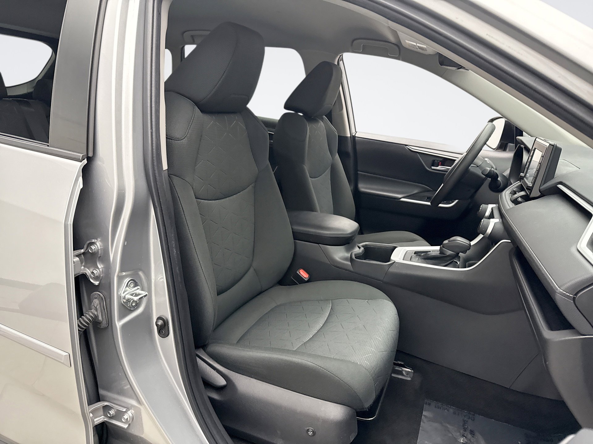 Used 2022 Toyota RAV4 XLE image 16