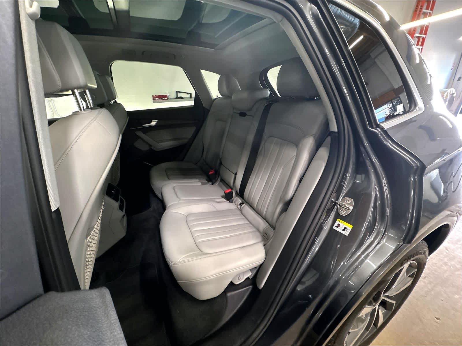 Used 2023 Audi Q5 2.0T Premium w/ Convenience Package AWD/4WD image 28