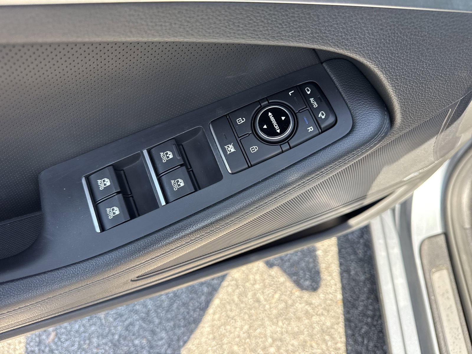 Used 2017 Genesis G80 3.8 w/ Option Group 02 image 13