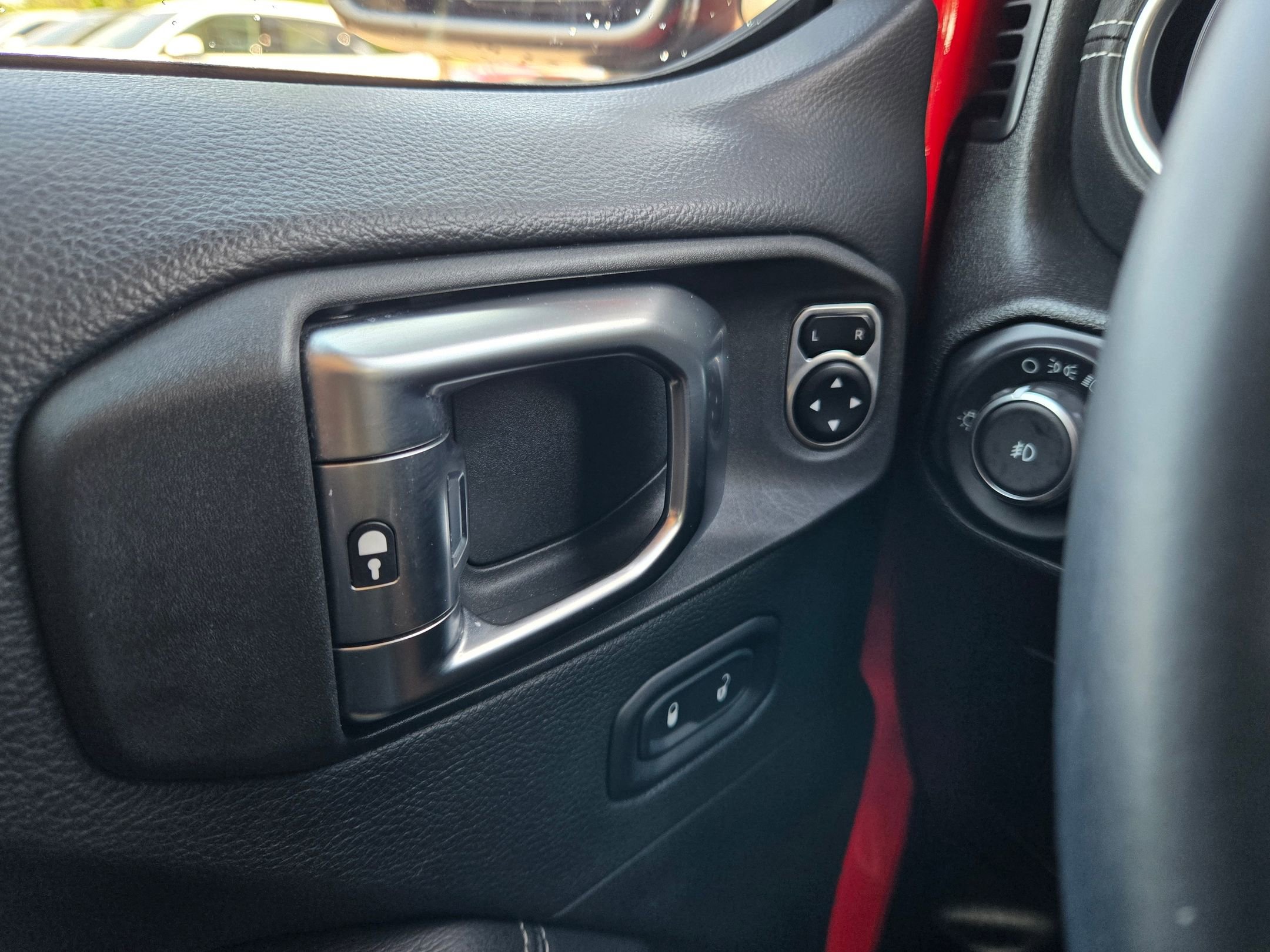 Used 2018 Jeep Wrangler Unlimited Sahara AWD/4WD image 21