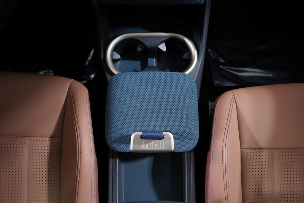 Used 2025 MINI Cooper Countryman SE w/ Comfort Package Max image 14