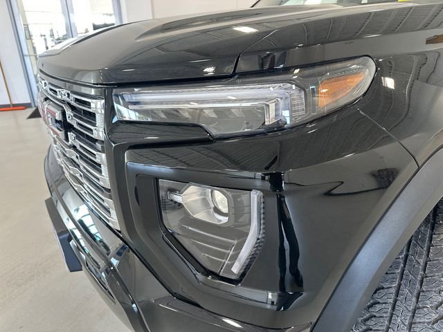 Used 2024 GMC Canyon Denali image 16