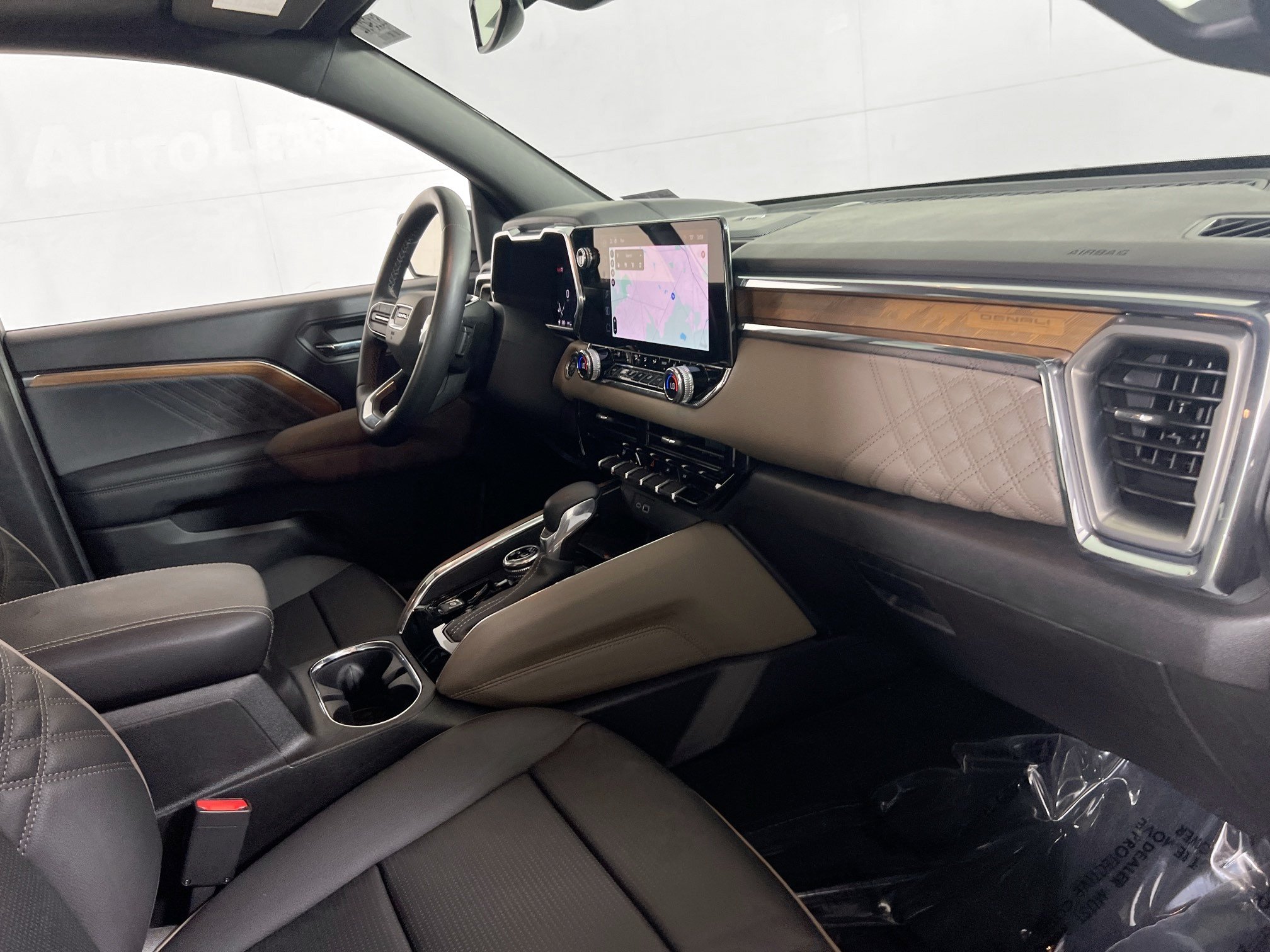Used 2025 GMC Canyon Denali AWD/4WD image 29