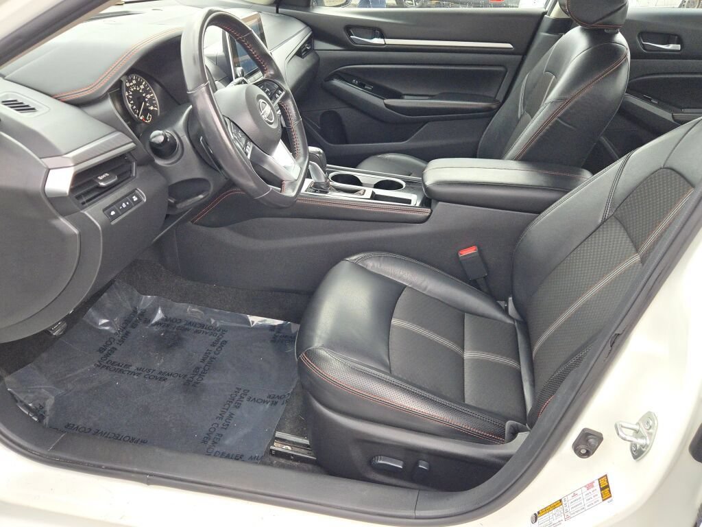 Used 2024 Nissan Altima 2.5 SR FWD image 2