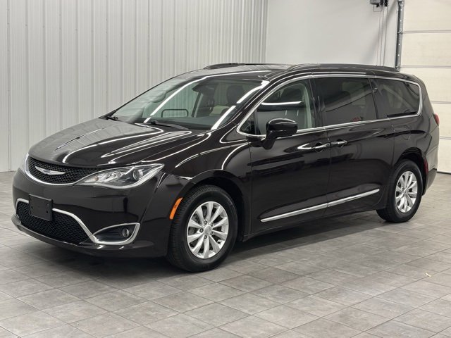 Used 2017 Chrysler Pacifica Touring-L image 5