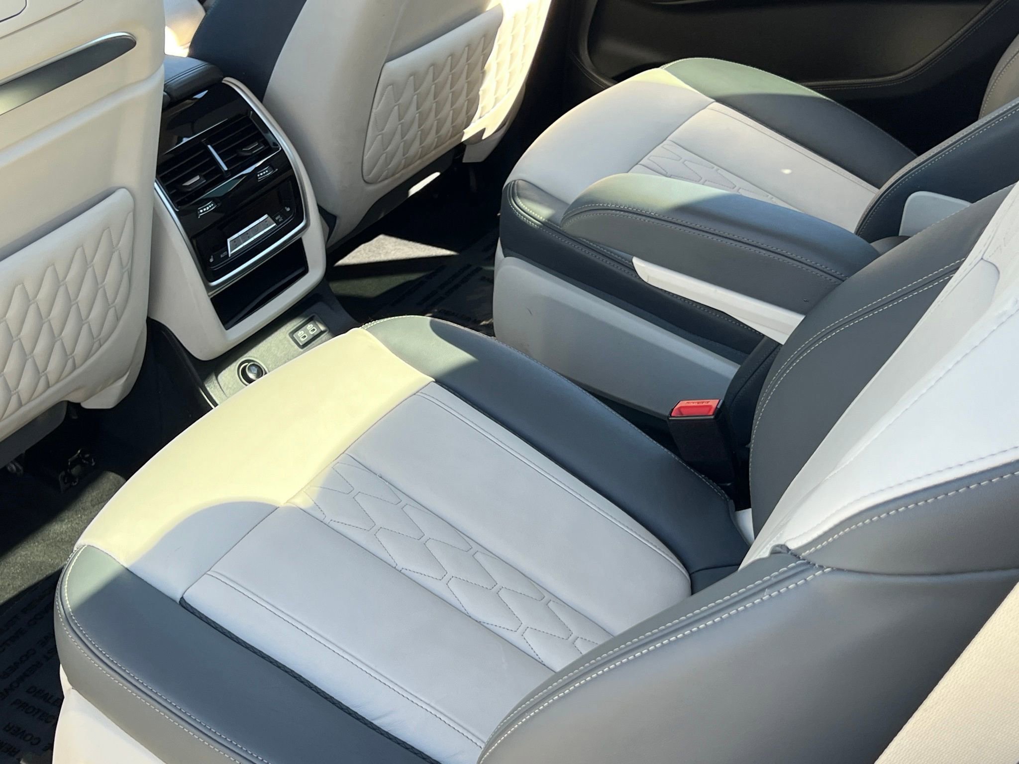 Used 2024 BMW X7 xDrive40i w/ Executive Package image 20