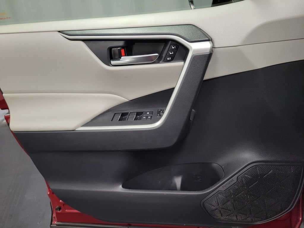 Used 2022 Toyota RAV4 XLE Premium image 22
