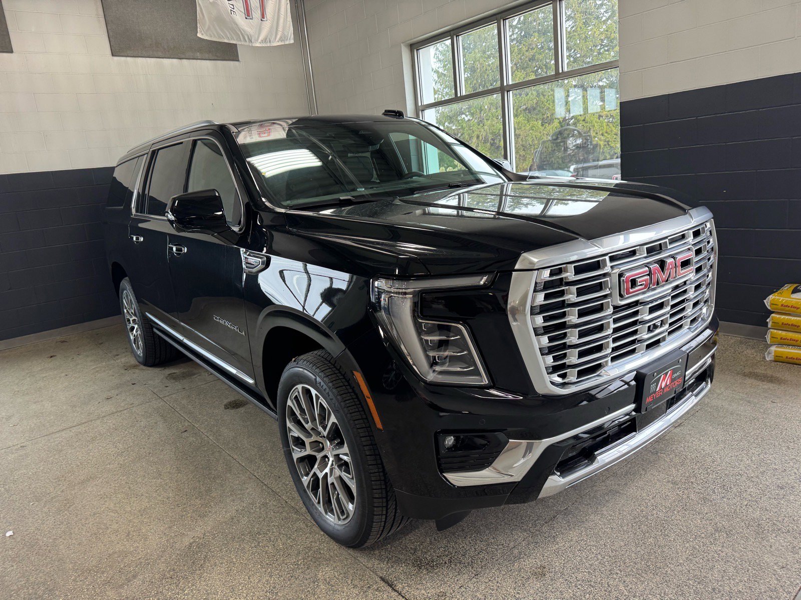 New 2026 GMC Yukon XL Denali w/ Denali Reserve Package image 3