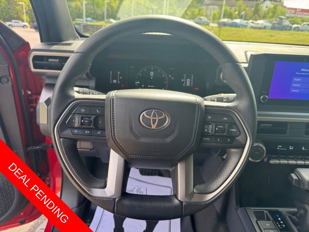 Used 2025 Toyota 4Runner SR5 AWD/4WD image 13