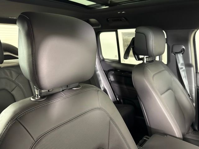 New 2026 Land Rover Defender 110 X-Dynamic SE AWD/4WD image 30