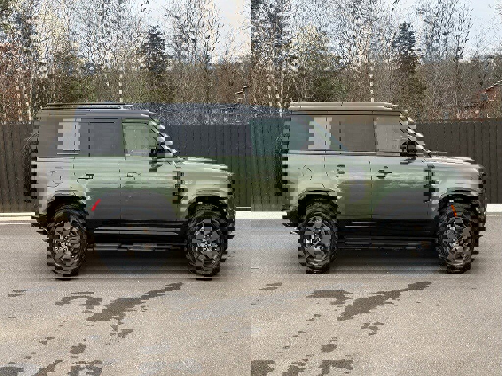 New 2026 Land Rover Defender 110 X-Dynamic SE image 7