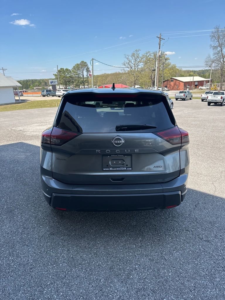 Used 2024 Nissan Rogue S AWD/4WD image 6