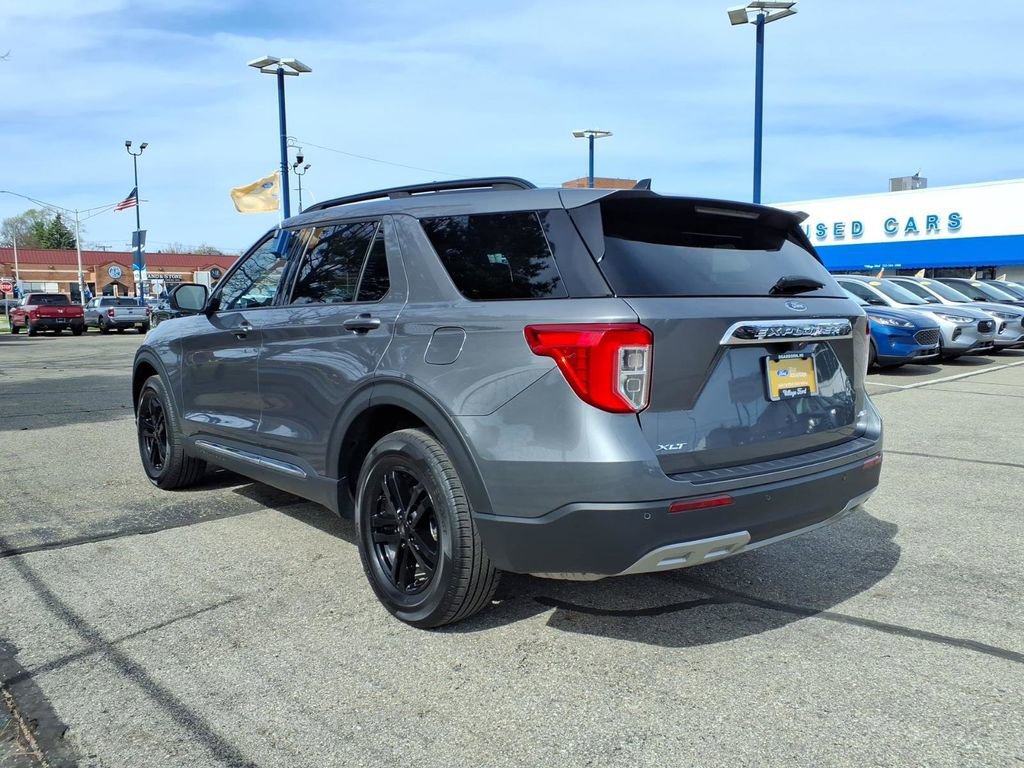 Used 2023 Ford Explorer XLT w/ Equipment Group 202A image 9