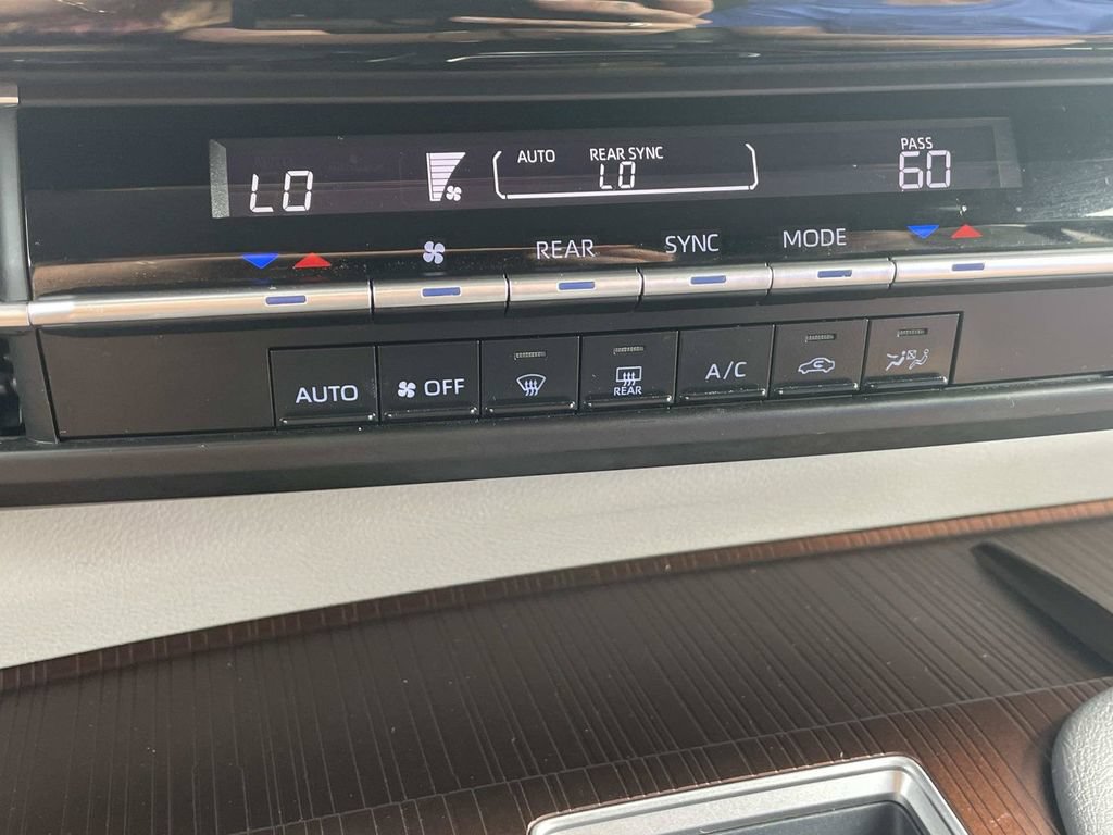 Used 2022 Toyota Sienna LE FWD image 38
