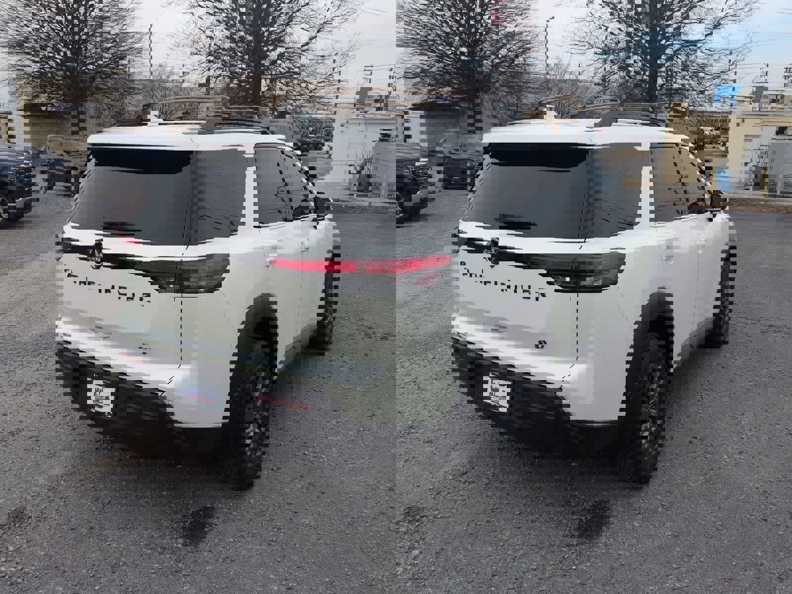 Used 2024 Nissan Pathfinder SV w/ Black Appearance Package image 8