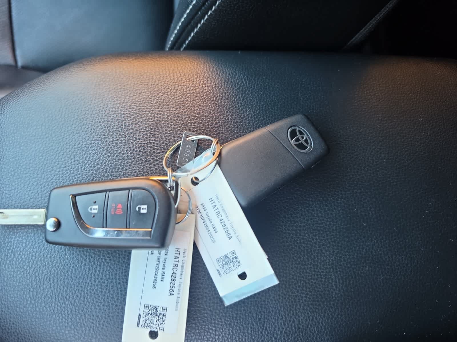 Used 2024 Toyota RAV4 LE AWD/4WD image 10