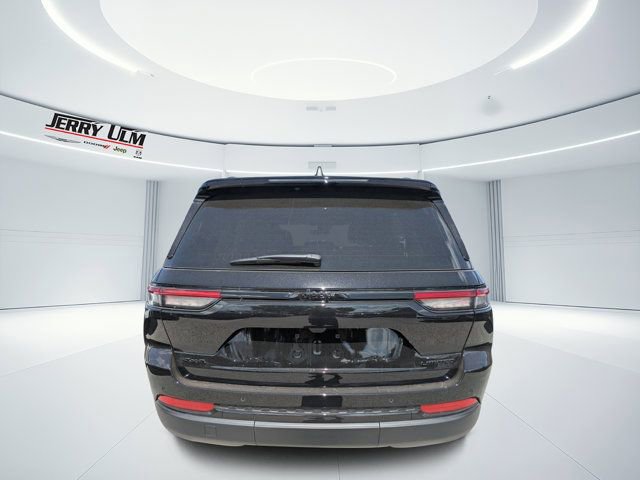 New 2025 Jeep Grand Cherokee Altitude image 4
