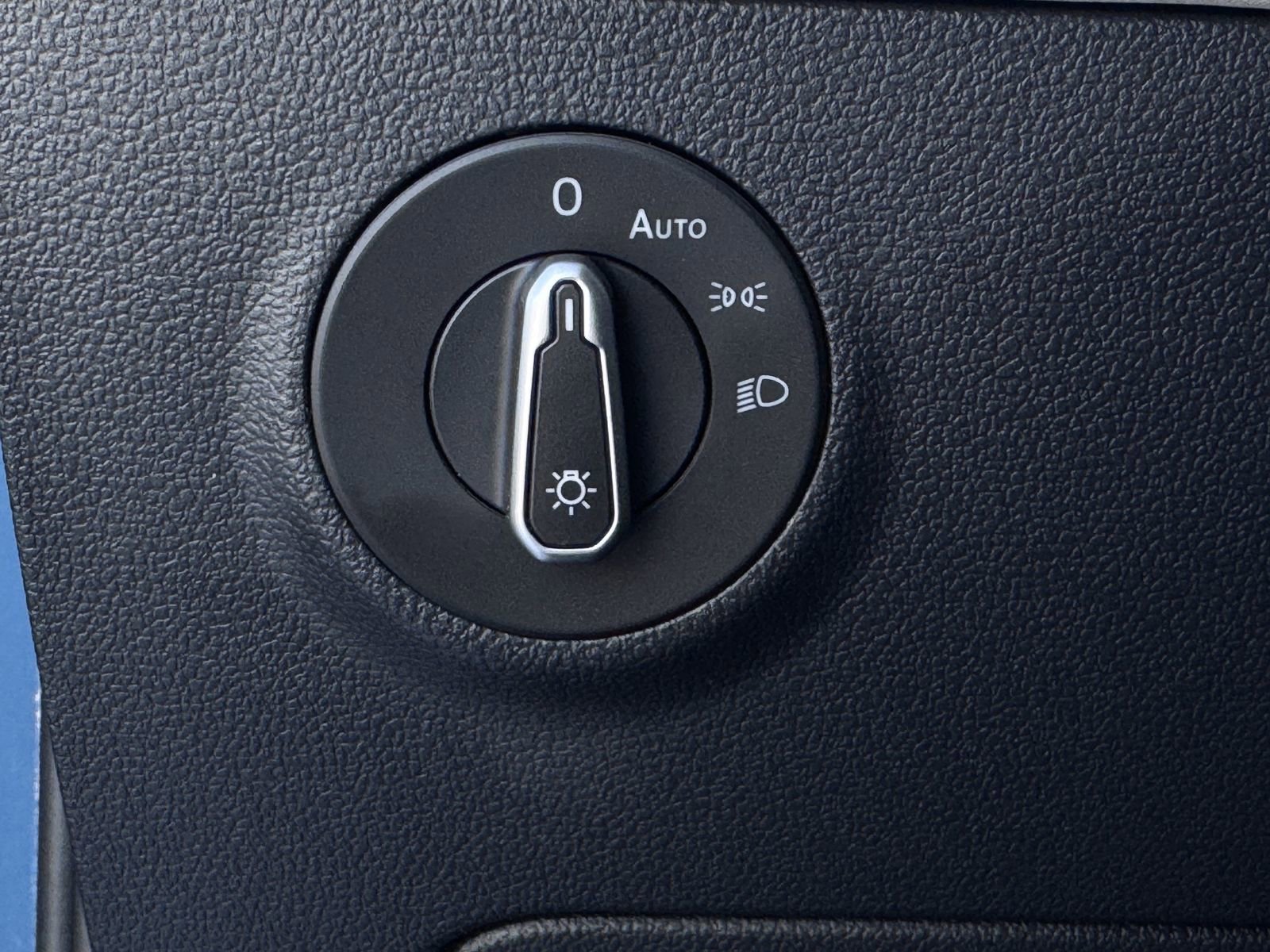 Used 2025 Volkswagen Taos SE image 22