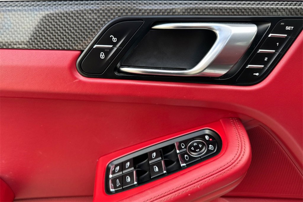 Used 2017 Porsche Macan Turbo image 10