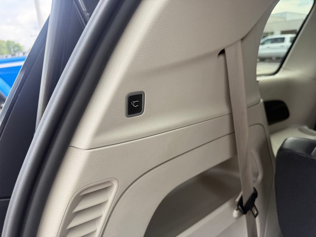 Used 2022 Chrysler Pacifica Touring-L AWD/4WD image 49