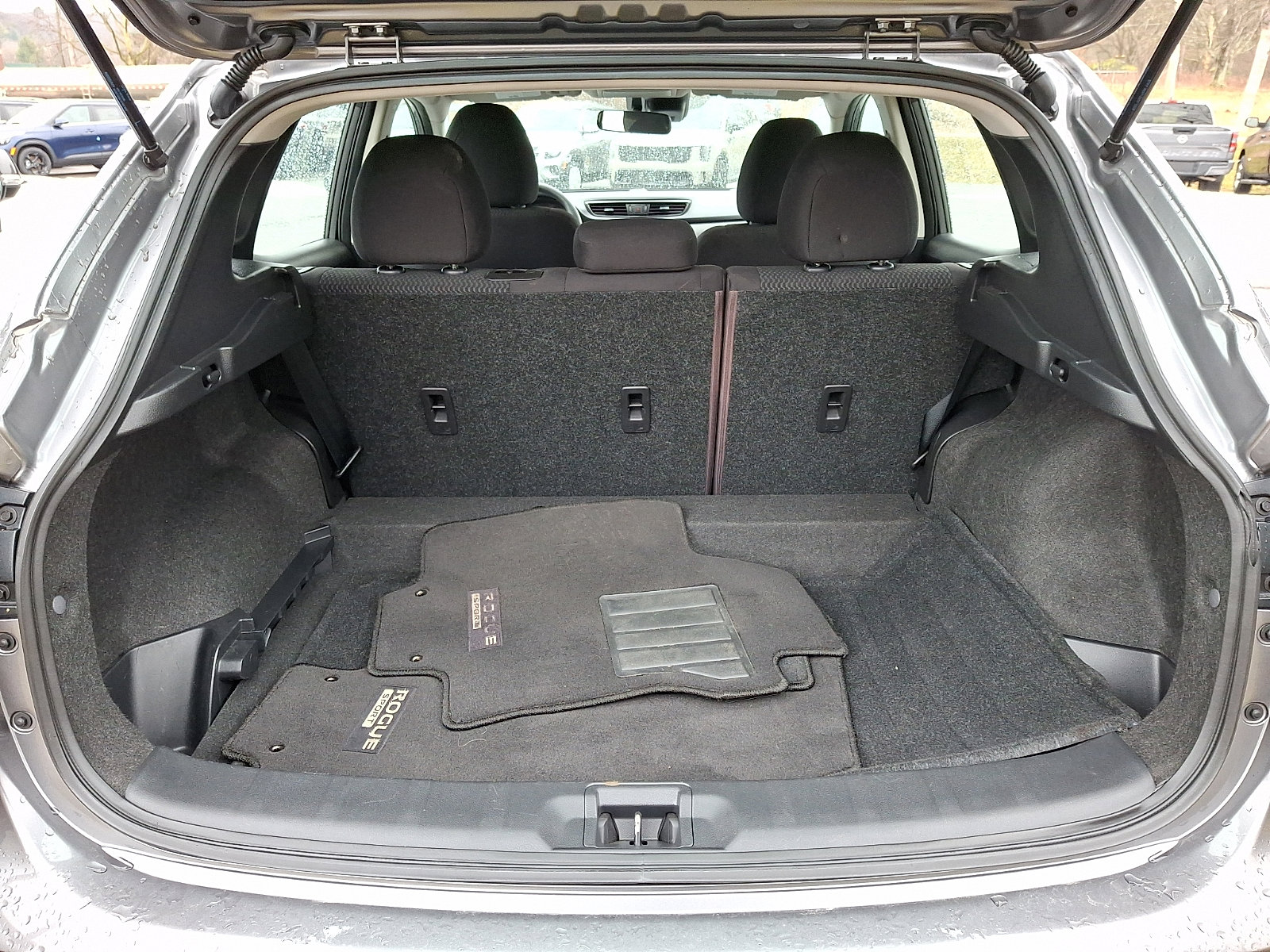 Used 2020 Nissan Rogue Sport S image 27