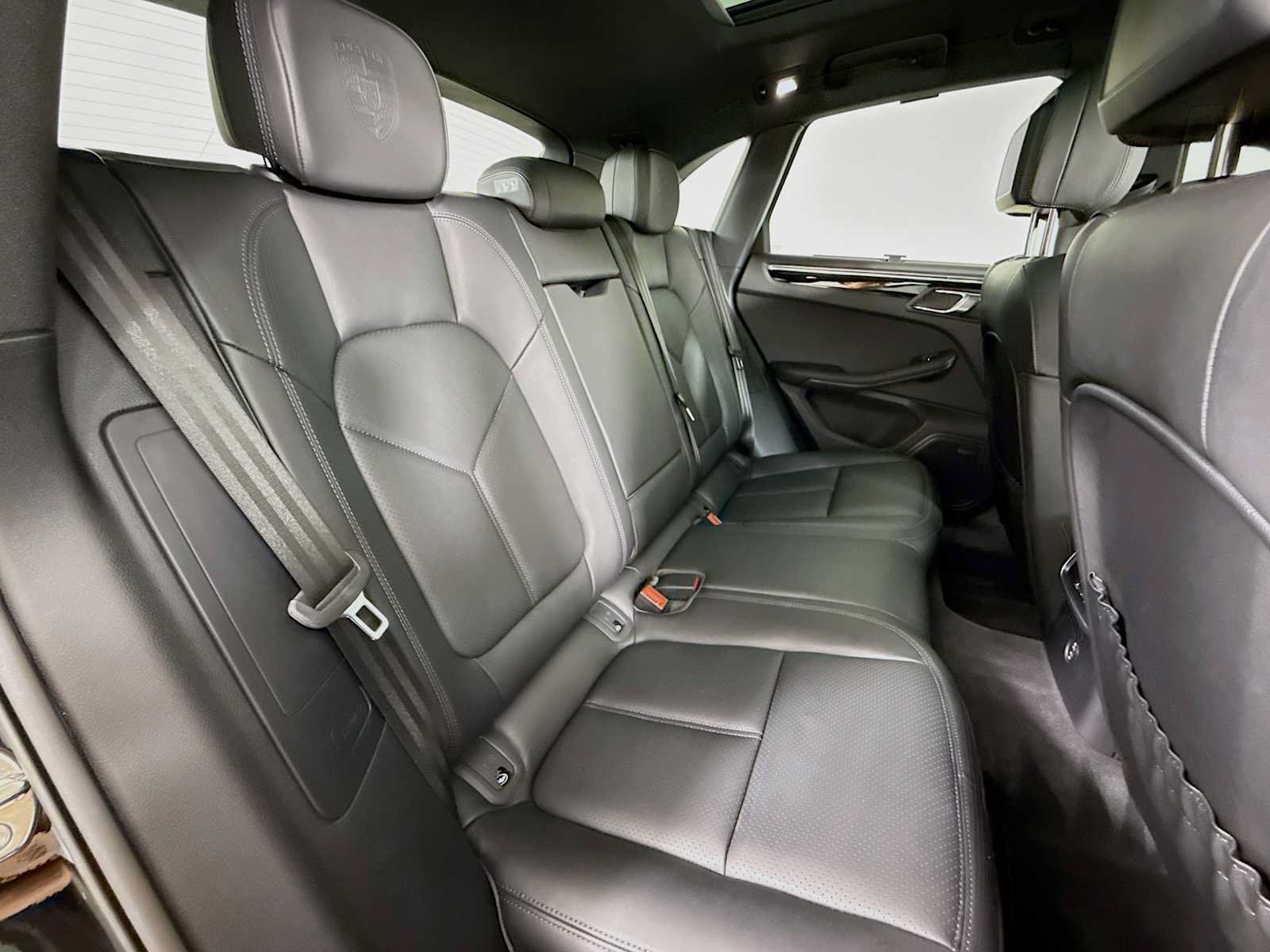 Certified 2026 Porsche Macan AWD/4WD image 28