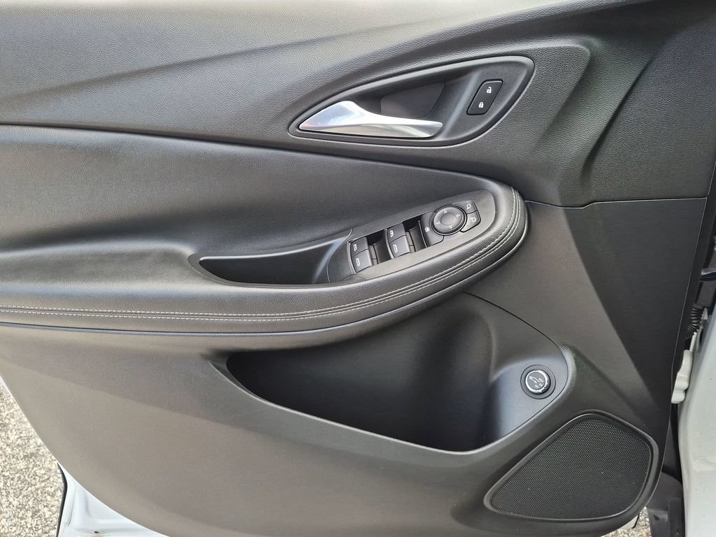 Used 2022 Buick Encore GX Select FWD image 35