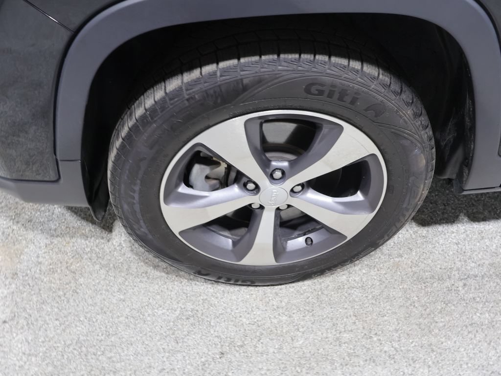 Used 2020 Jeep Cherokee Limited AWD/4WD image 9
