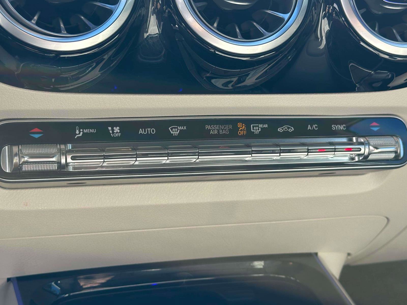 Certified 2025 Mercedes-Benz GLA 250 4MATIC image 25