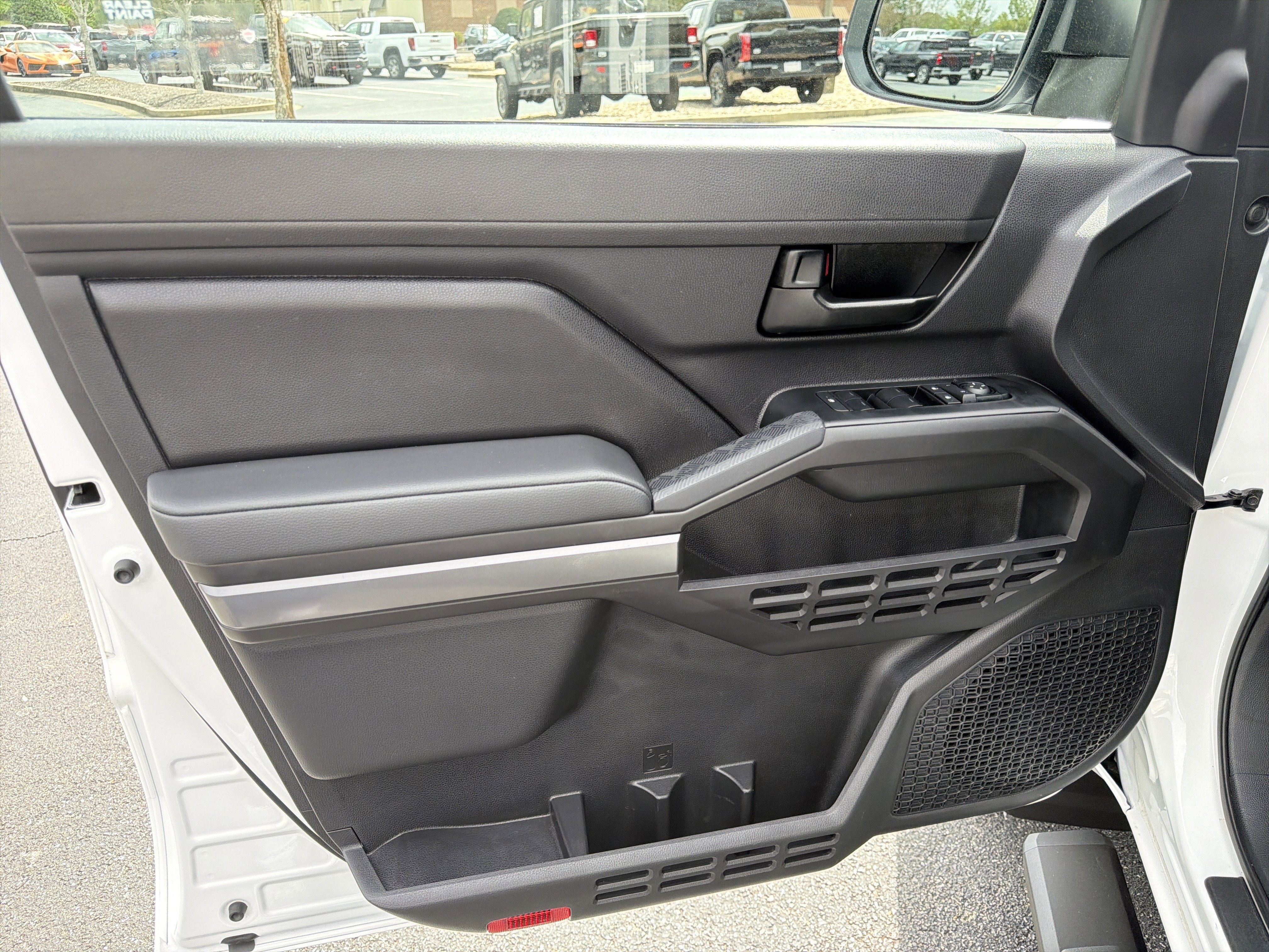 Used 2025 Toyota Tacoma SR5 RWD image 10