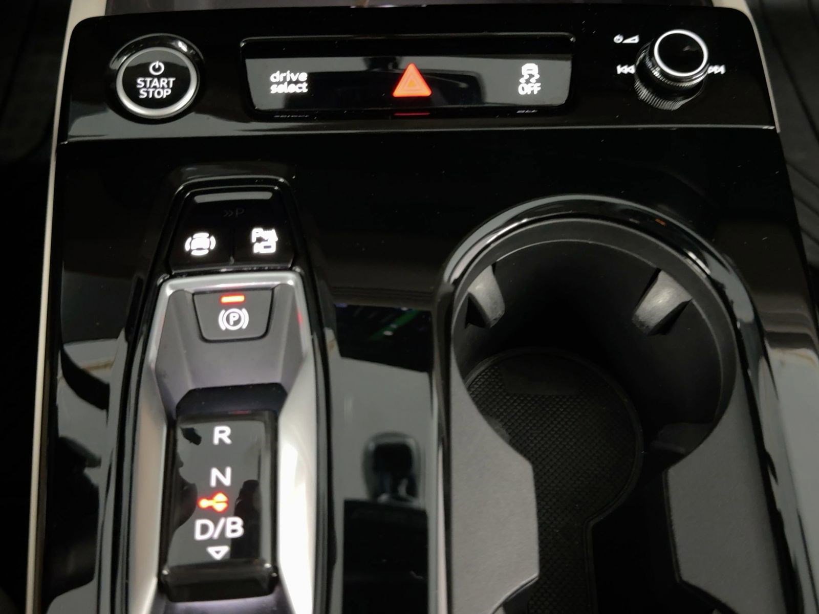 Used 2025 Audi Q6 e-tron Premium w/ Convenience Package image 25