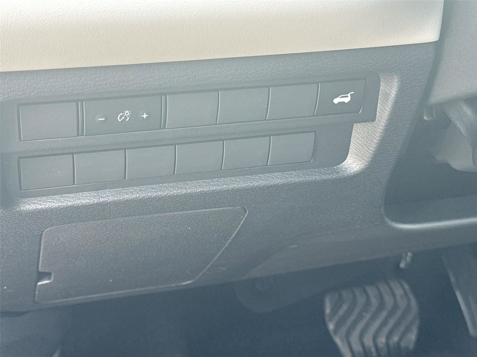 New 2025 Mitsubishi Outlander SE image 10
