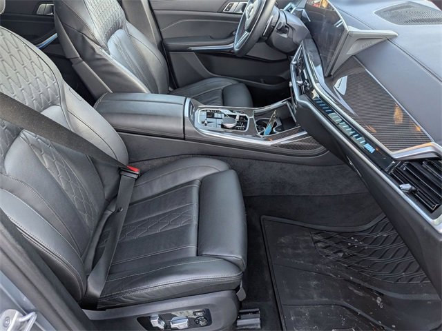 Used 2025 BMW X7 M60i w/ Climate Comfort Package image 34