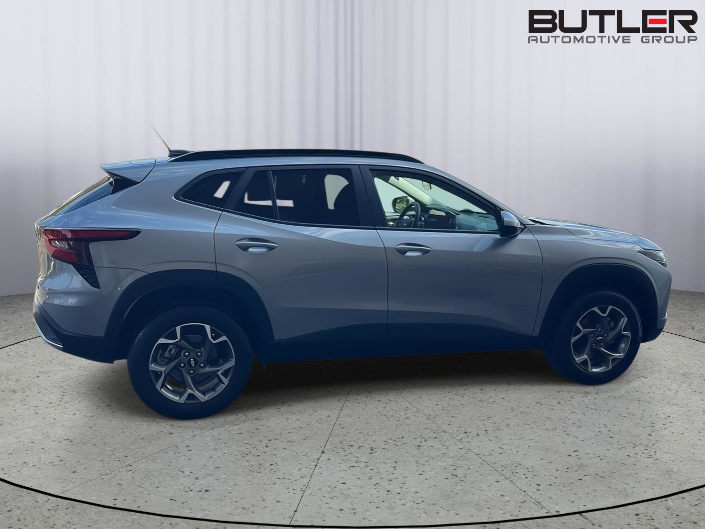 Used 2025 Chevrolet Trax LT FWD image 7