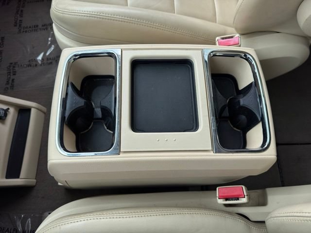 Used 2010 Volkswagen Routan SEL FWD image 21