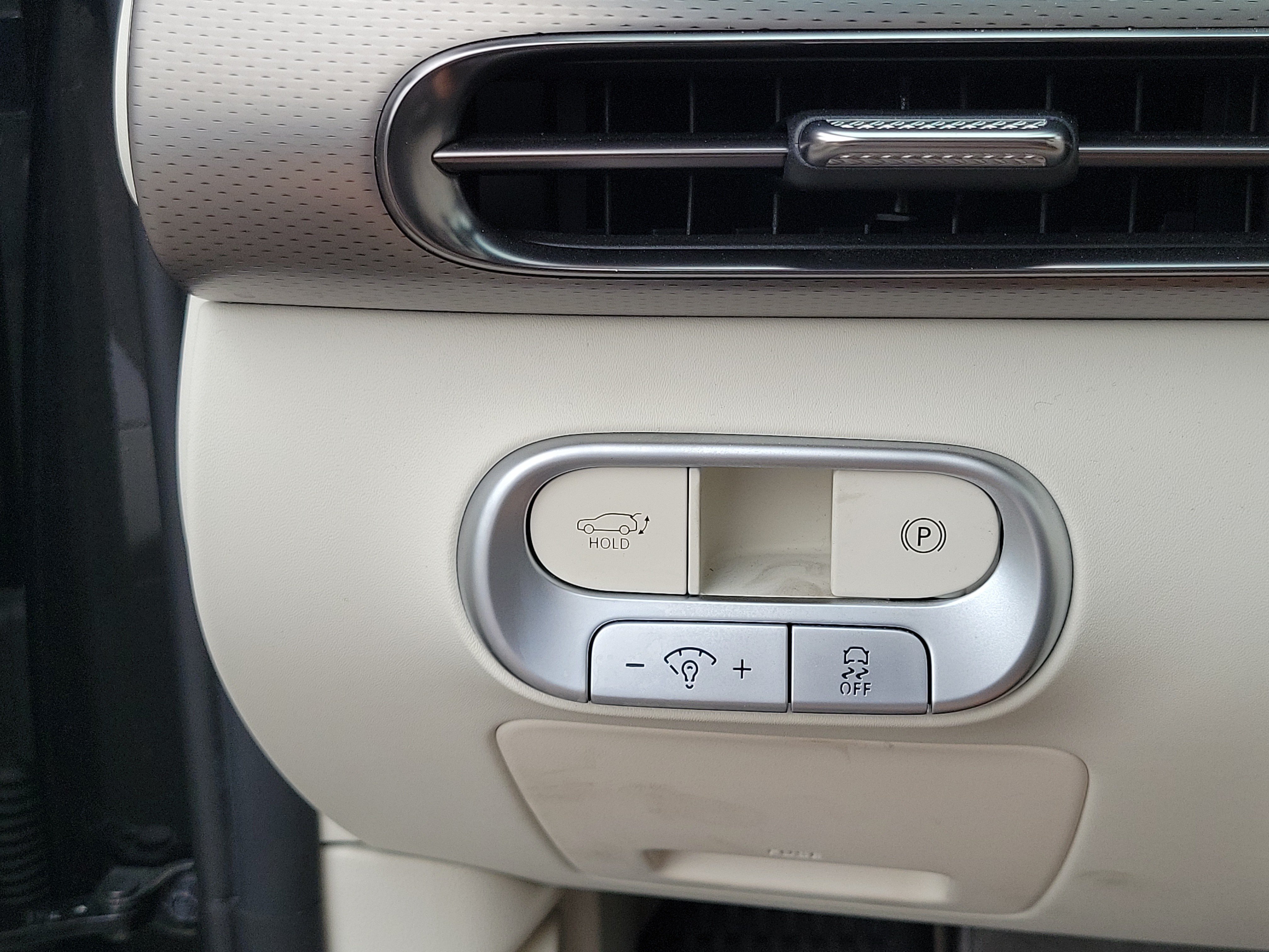Certified 2023 Genesis GV60 Advanced AWD/4WD image 11