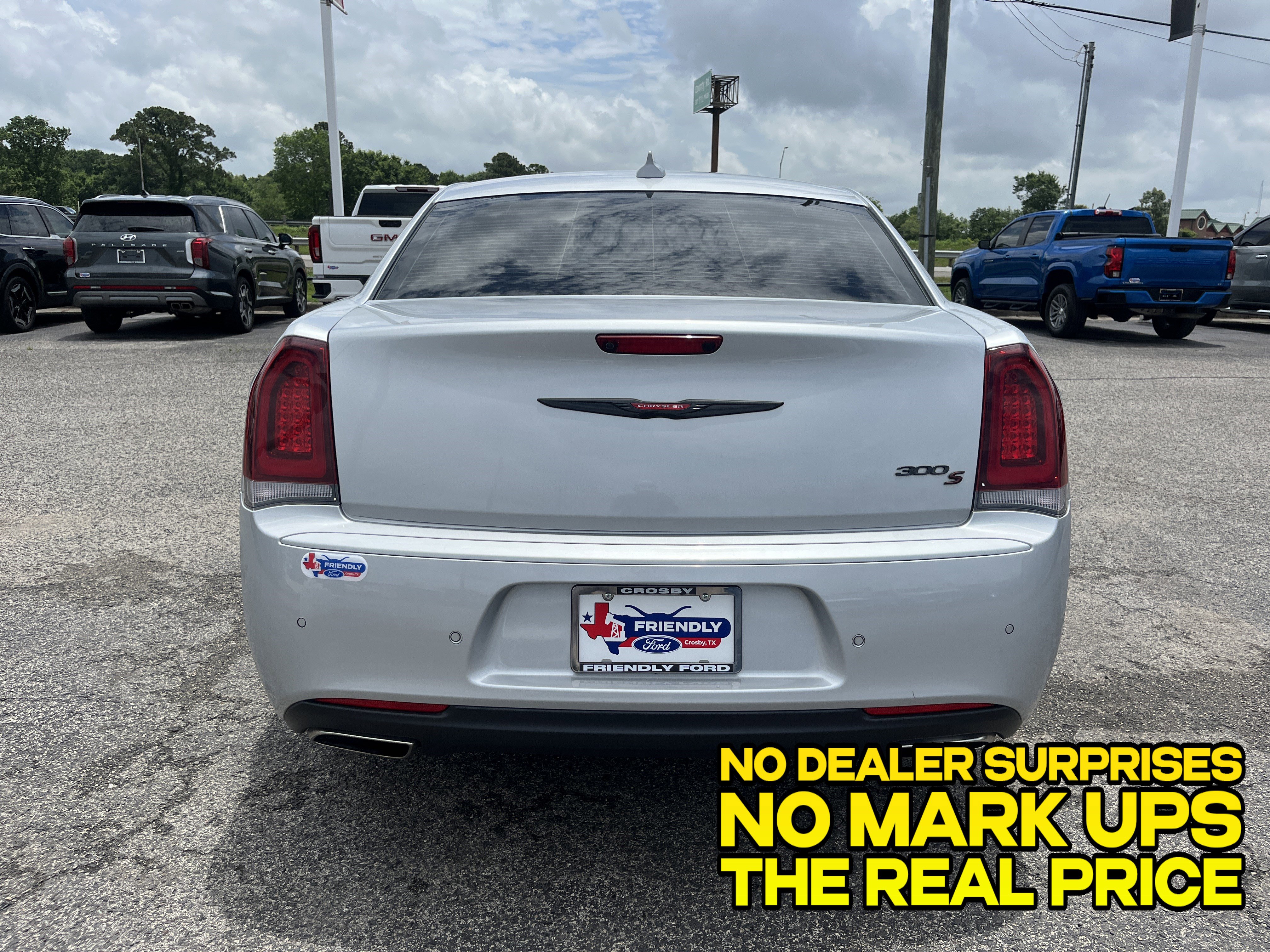 Used 2023 Chrysler 300 S RWD image 3
