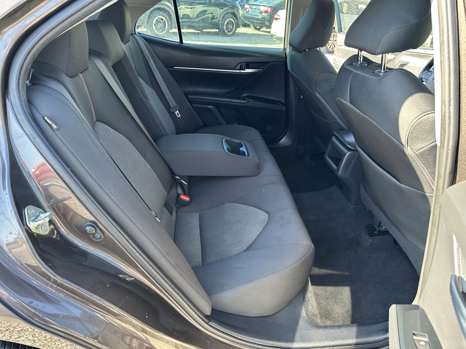 Used 2020 Toyota Camry LE image 18
