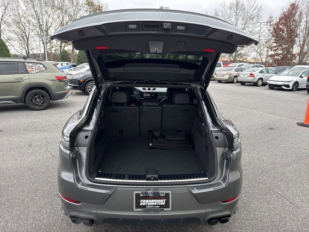 Used 2023 Porsche Cayenne GTS image 12