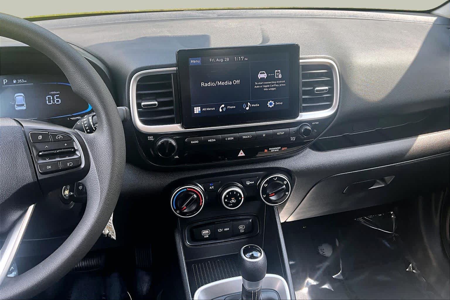 Used 2025 Hyundai Venue SE FWD image 7