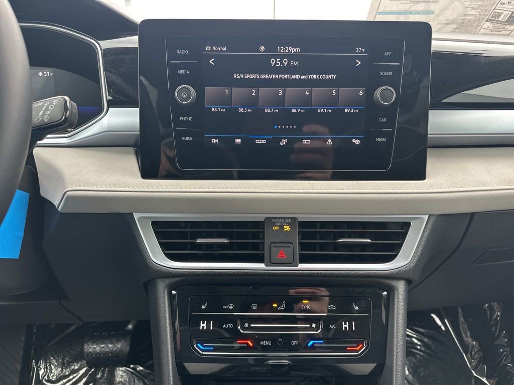 New 2026 Volkswagen Taos SE image 16