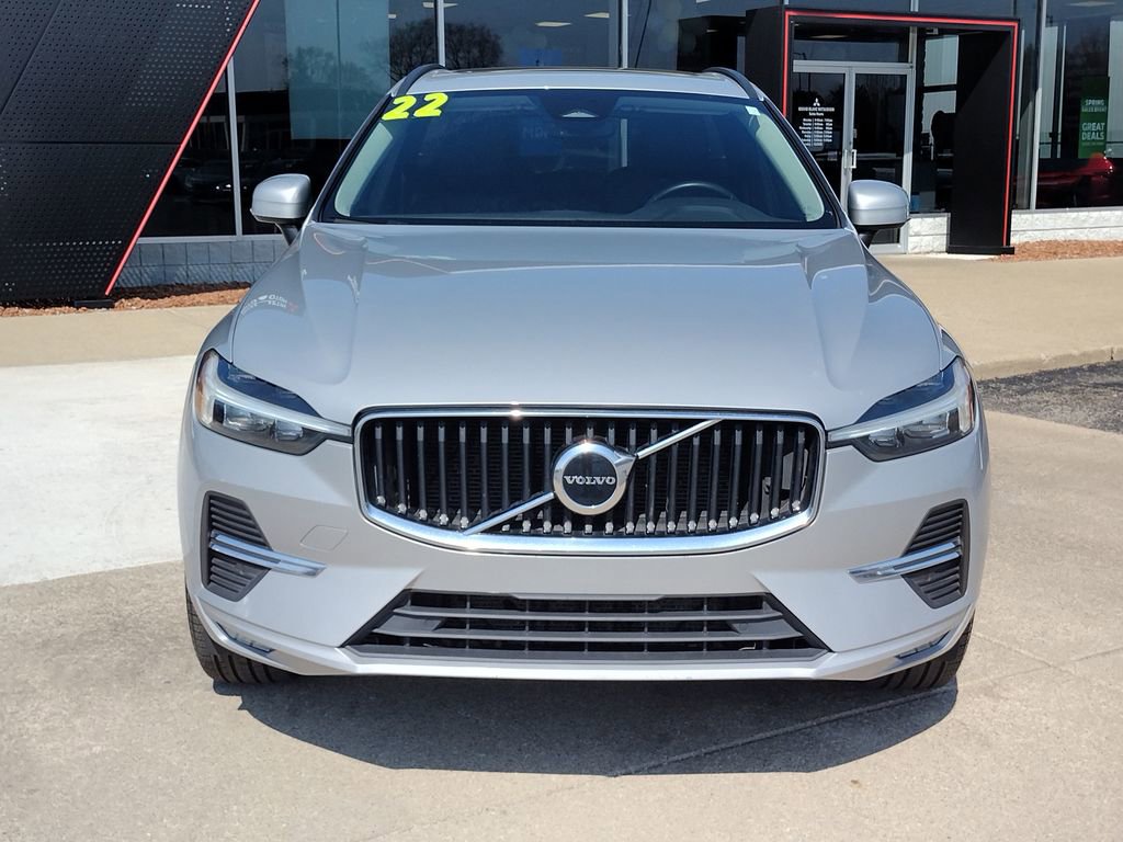 Used 2022 Volvo XC60 B5 Momentum image 12