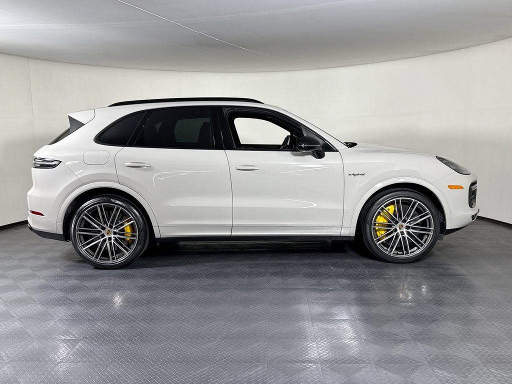 Certified 2023 Porsche Cayenne Turbo S AWD/4WD image 8